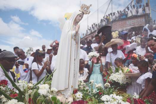 Todos salieron a recibir a la Virgen de Fátima. Timbiquí es un municipio de la costa Pacífica caucana con unos 20.000 habitantes, la mayoría afros. / Óscar Pérez