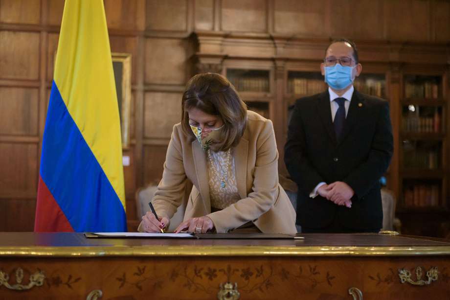 “Estamos preparados para fortalecer las relaciones entre Colombia y Rusia en todos los campos (…) y desde luego para apoyar a todos nuestros ciudadanos que viven en ese país”, comentó Arenas Neira.