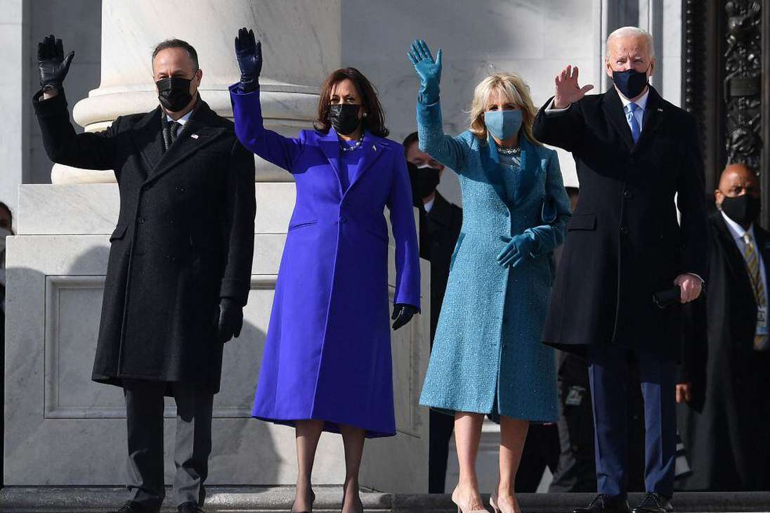 El presidente y la vicepresidenta de Estados Unidos, Joe Biden y Kamala Harris, junto a sus parejas.