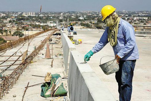 “Las obras están actualmente tiradas por la negligencia de los alcaldes locales, que no han permitido reiniciar las labores”, dijo Rolando González.