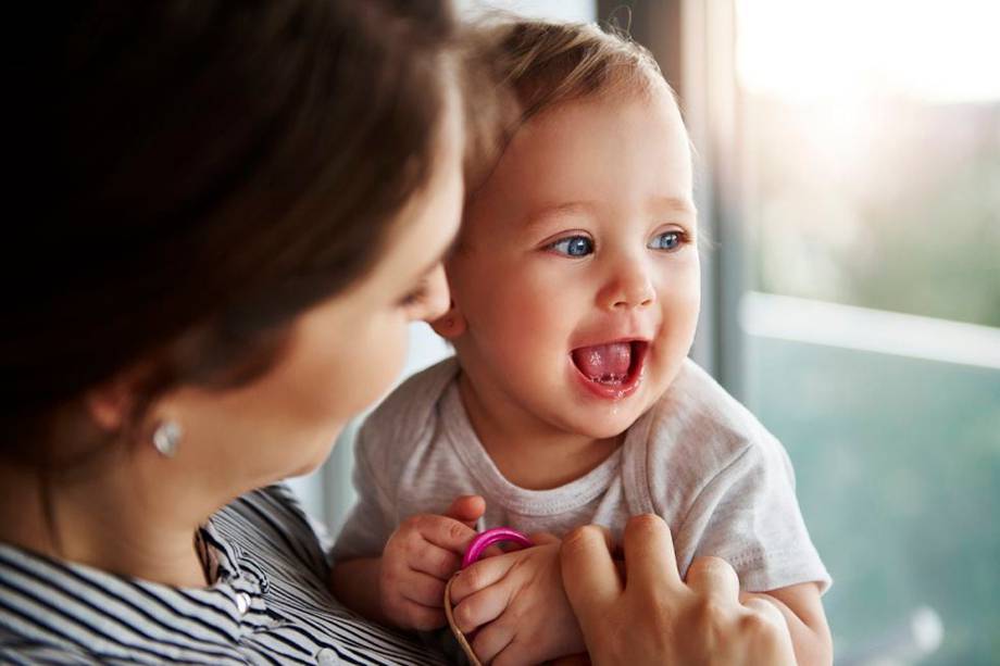 Si estás ansioso de escuchar las primeras palabras de tu hijo, esto te interesará. Conoce aquí cuándo empiezan a hablar los bebés.