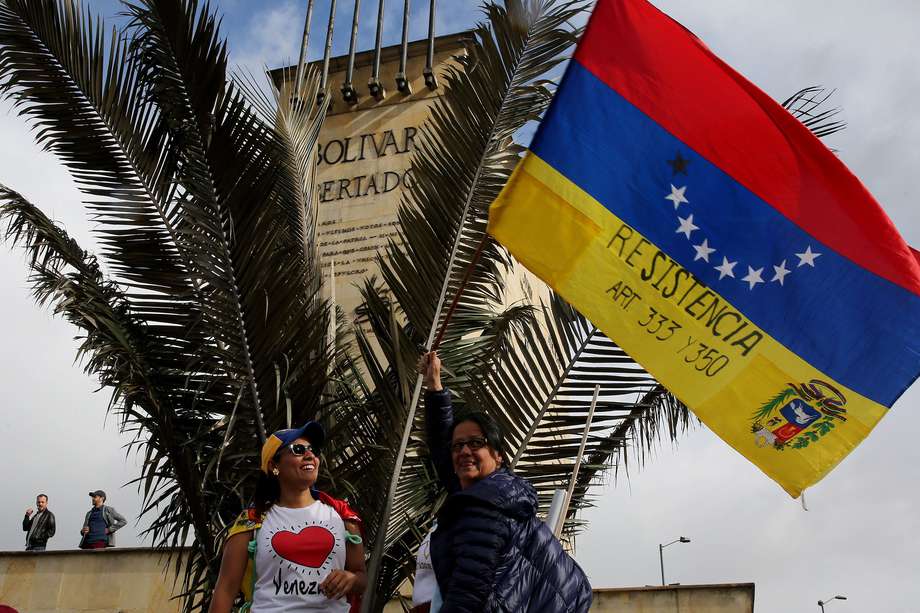 Un grupo de venezolanos residentes en Colombia protesta contra Nicolás Maduro y el oficialismo.
