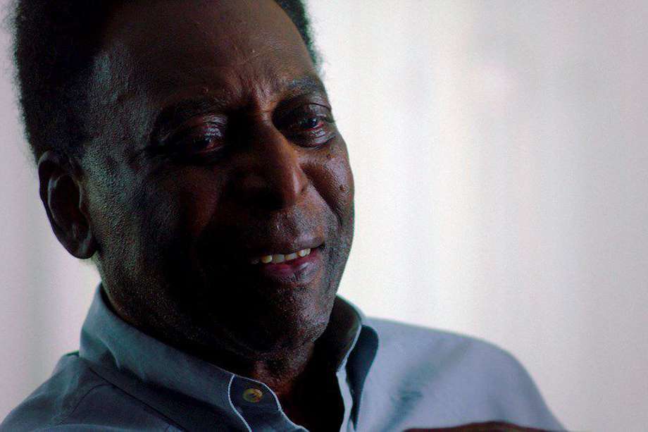 Fotografía cedida por Netflix del documental “Pelé”, que presenta, entre lágrimas, sonrisas y algunas pinceladas de nostalgia, un retrato honesto y poderoso del hombre detrás del mito, con todas sus inseguridades, imperfecciones y contradicciones.