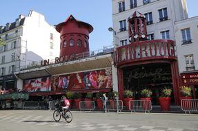 París: se desploman las aspas del cabaré Moulin Rouge