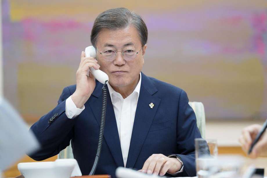El gobierno del Presidente de Corea del Sur, Moon Jae-in, hizo donación de tapabocas y otros elementos a veteranos de la Guerra de Corea.