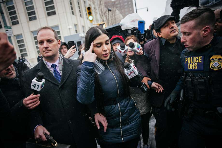 Emma Coronel Aispuro, esposa de El Chapo Guzmán tras una de las audiencias en Nueva York.