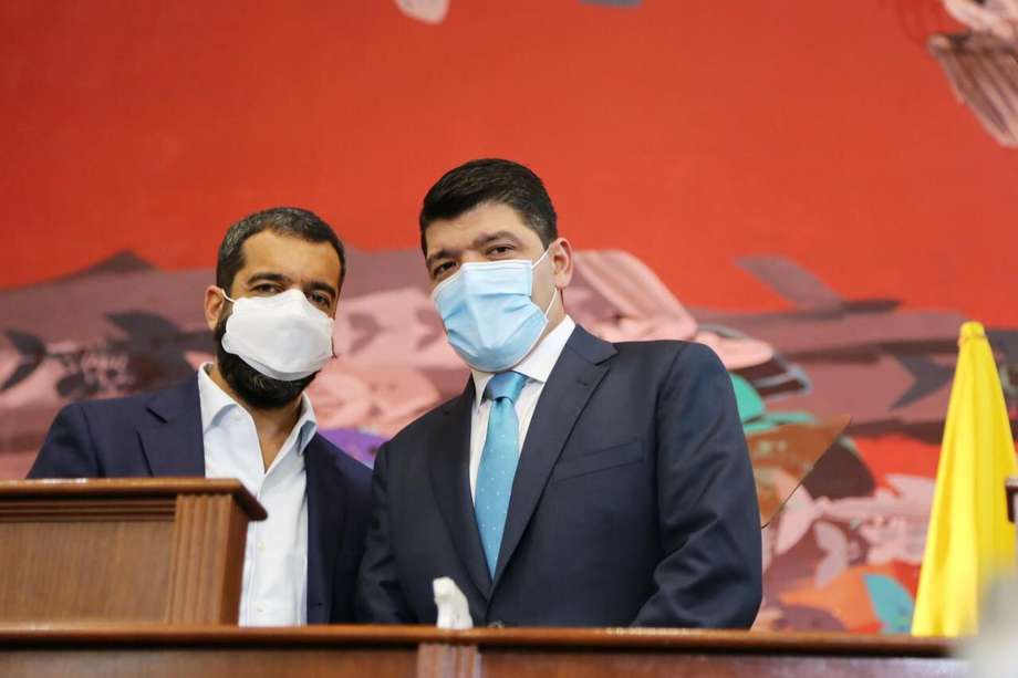 Arturo Char (izq.) junto Juan Diego Gómez, quien lo reemplazará en la Presidencia del Senado.