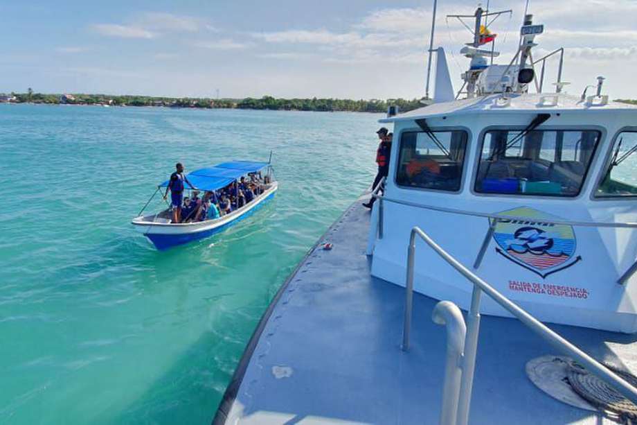 Se autoriza el zarpe, atraque y fondeo de embarcaciones menores con fines recreativos y comerciales en el área costera, buceo recreativo y pesca deportiva.