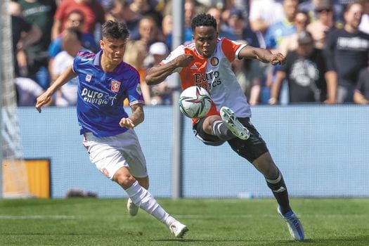 El delantero colombiano Luis Sinisterra (der.) ha convertido 23 goles en la temporada con el Feyenoord de Róterdam.