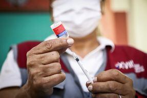 Nueva Zelanda: padres rechazan que su bebé reciba transfusión de un vacunado