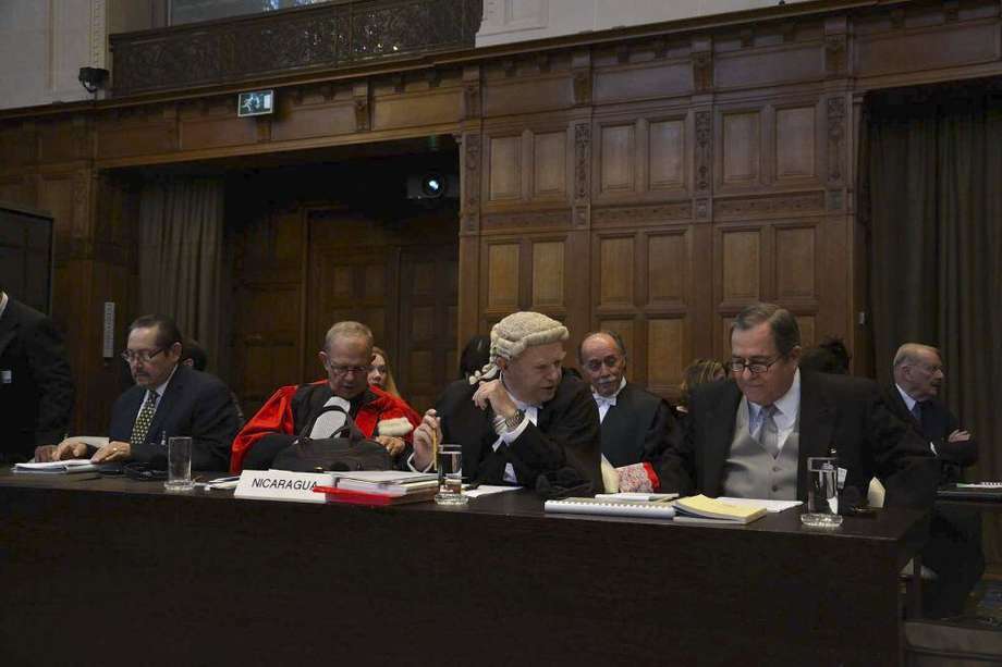 Este es el equipo jurídico de Nicaragua ante la Corte Internacional de Justicia de La Haya. El último a la derecha es Carlos Argüello.