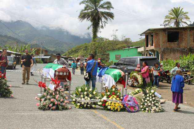 Velorio en La Panamericana: rechazo a los asesinatos del pueblo awá en Nariño