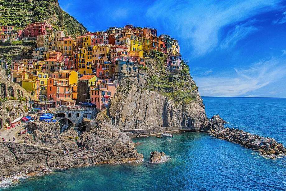 Las "cinco tierras" (cinque terre) es una de las màs hermosas zonas naturales mediterraneas en Liguria, Italia.