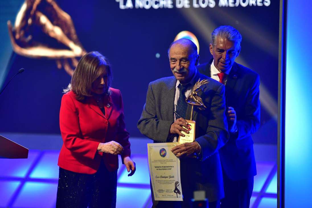 Óscar Domínguez fue reconocido con el “Mérito Periodístico Guillermo Cano Isaza” en los Premios CPB 2024.