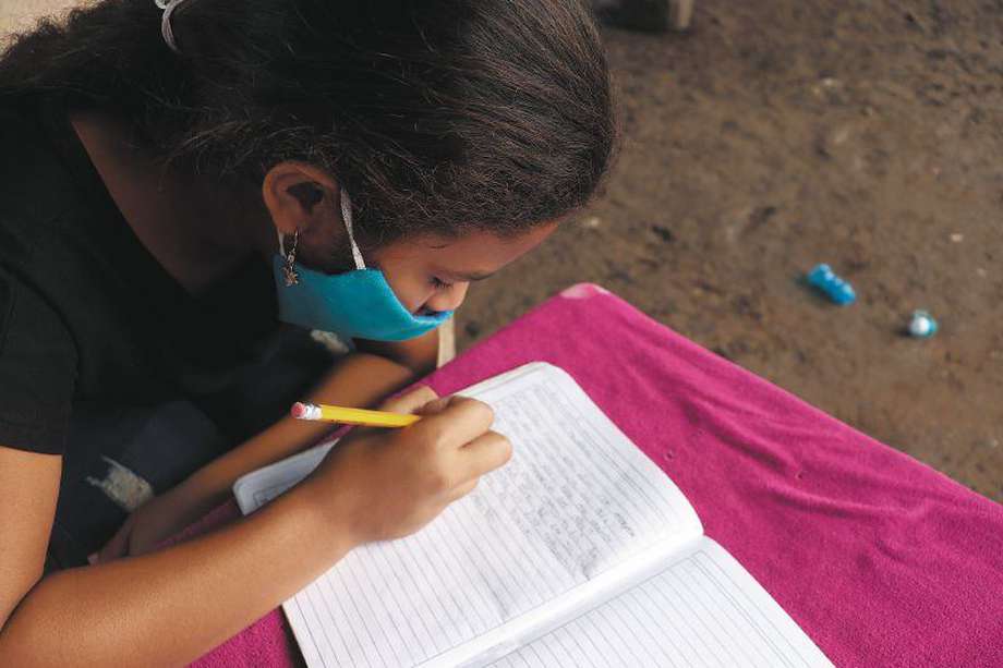 Informes indican que las niñas son quienes tienen más probabilidades de no terminar el colegio. / Cortesía: Save the Children