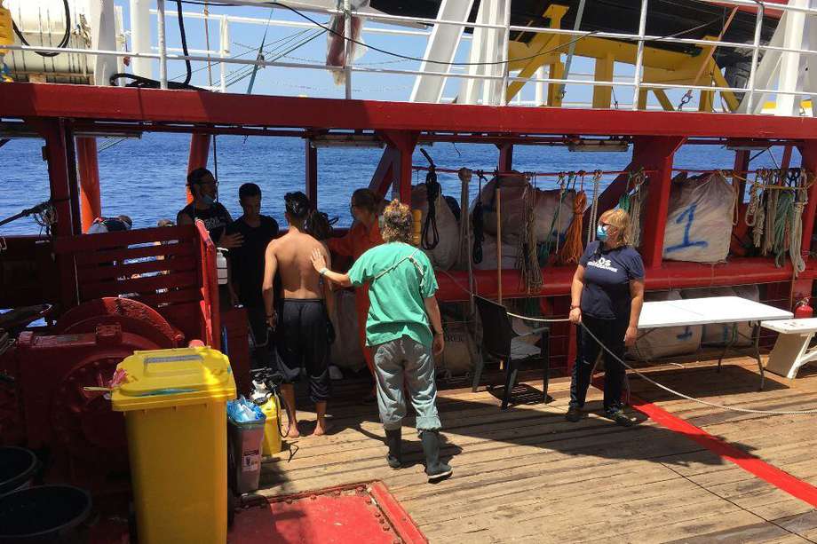 Los 180 migrantes fueron rescatados en cuatro operaciones entre los días 25 y 30 de junio. El "Ocean Viking" se encuentra en estos momentos ante las costas de Sicilia.