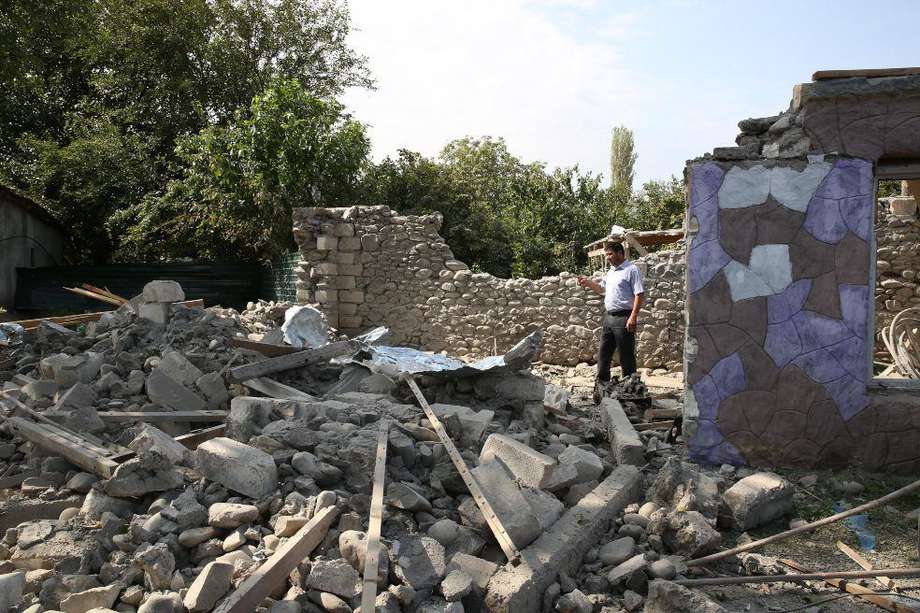 Una casa destruida por un presunto bombardeo armenio en la ciudad de Tartar (también conocida como Terter), Azerbaiyán.
