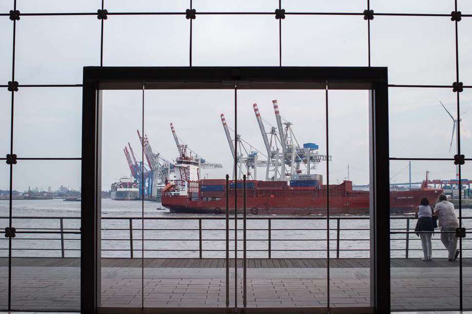 El canciller alemán, Olaf Scholz, defiende la compra de un 35% de la participación en el puerto de Hamburgo por parte de China.