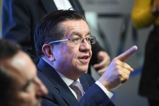 Fernando Ruiz Gómez, ministro de Salud, pidió no relajar medidas de bioseguridad. 