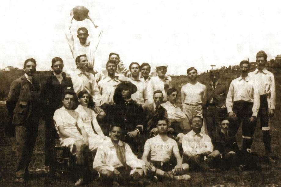 Lazio fue fundado el 9 de enero de 1900 por Luigi Bigiarelli, oficial de infantería.