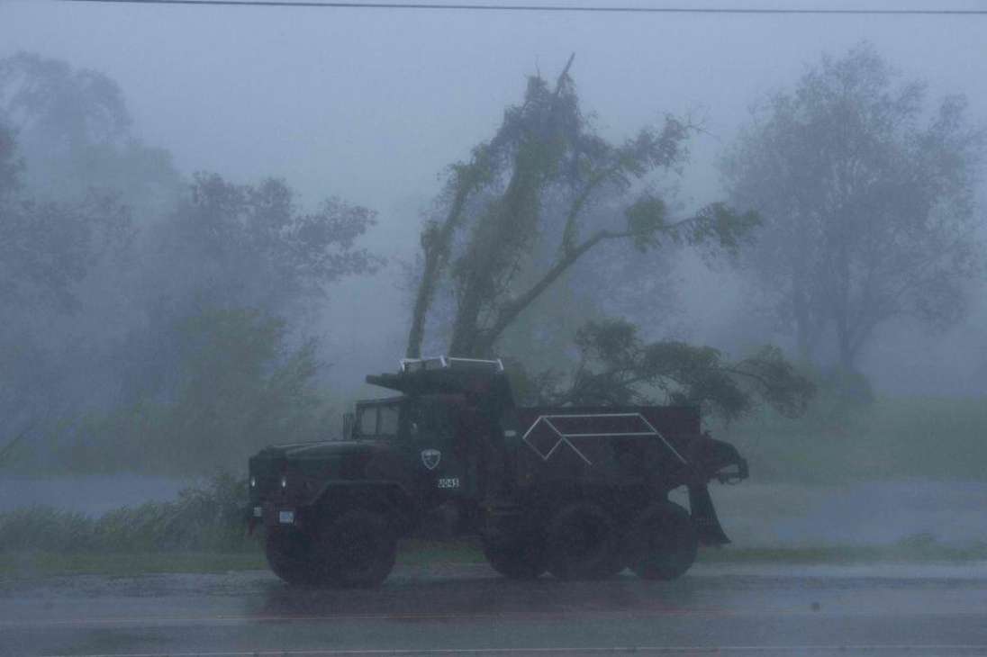 El huracán Ida se debilitó progresivamente y en la madrugada del lunes fue degradado a tormenta tropical por los servicios meteorológicos estadounidenses.