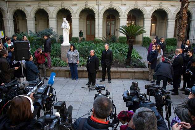Por casos de pederastia allanan en Chile el Tribunal Eclesiástico y el obispado