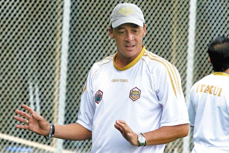 Tras finalizar su carrera como jugador, Carlos Mario Hoyos se convirtió en entrenador y ha dirigido a Itagüí (hoy Águilas Doradas), Patriotas y Atlético Bucaramanga. / El Colombiano - Juan Antonio Sánchez 