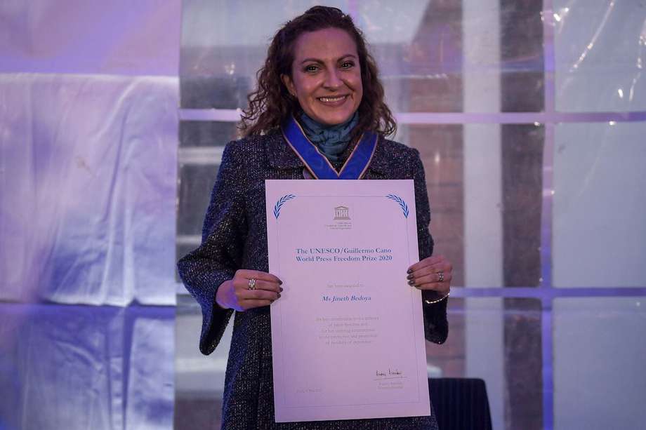 Jineth Bedoya recibió el premio Unesco-Guillermo Cano en la casa del embajador de Holanda en Colombia.