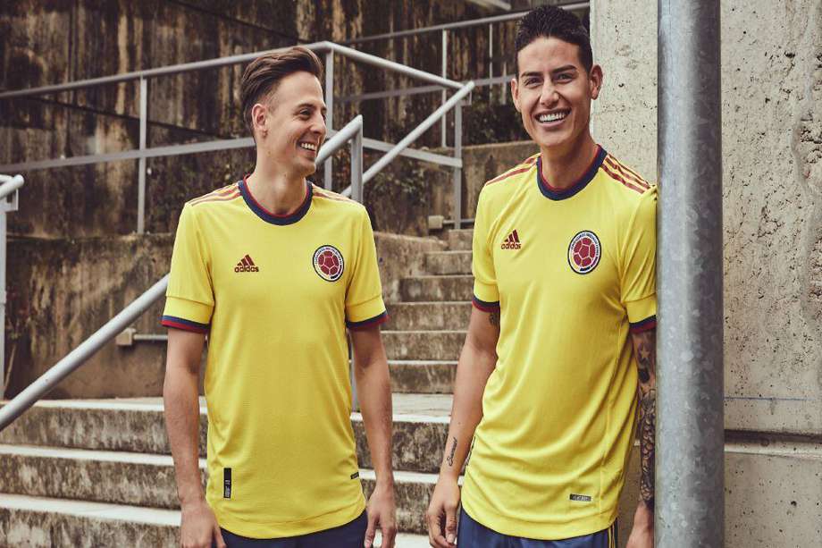 Santiago Arias (izq.) y James Rodríguez, referentes de la selección de Colombia.