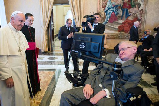 El día que el Papa Francisco conoció a Stephen Hawking