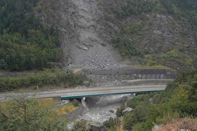 Desprendimiento de roca en los Alpes perturba el transporte entre Francia e Italia