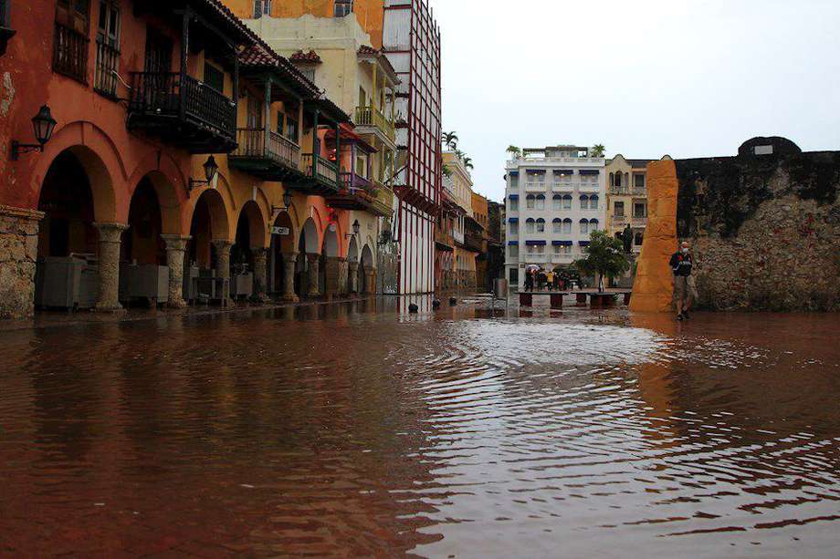 Sitios reconocidos como la Plaza de los Coches, en el centro, o localidades como las de Albornoz, Villa Rosa, Olaya Herrera, Pablo VI y Bayunca se vieron afectadas por las lluvias.