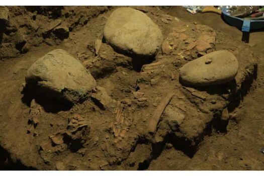 Los restos fósiles fueron encontrados en la cueva Leang Panninge, en Indonesia.