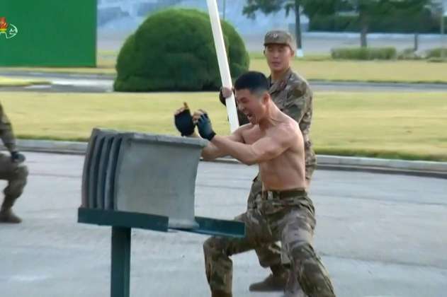 Soldados norcoreanos desafían el dolor en exhibición militar