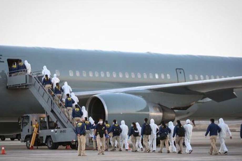 El Gobierno chileno llevó a cabo el 10 de febrero de 2021 la expulsión masiva de 86 extranjeros, provenientes de Colombia y Venezuela, que fueron embarcados en un vuelo de vuelta a sus países.