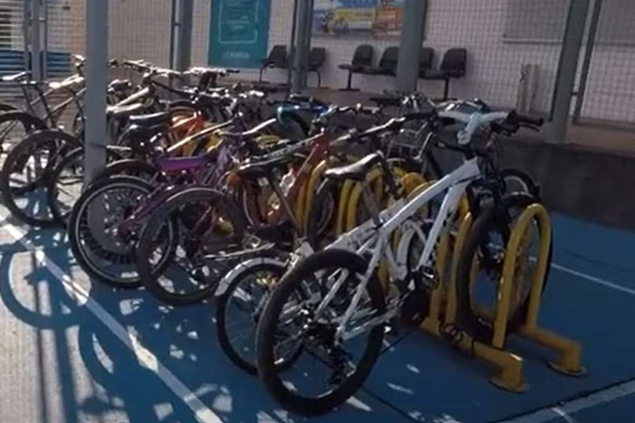 Bogotá cierra 2022 con más de 56.000 cupos para parqueo de bicicletas.
