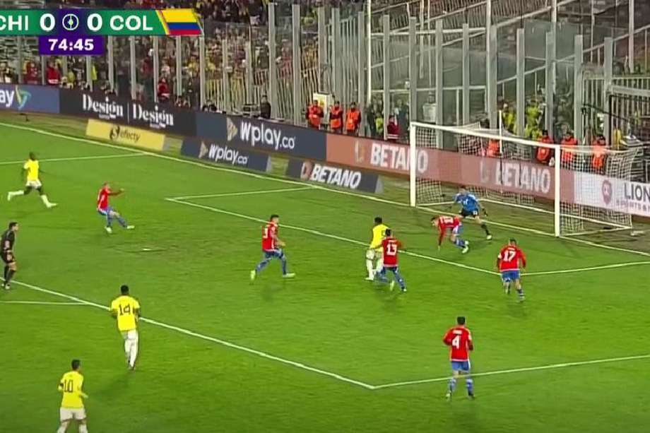 Luis Sinisterra falló una opción clara para la selección de Colombia ante Chile.