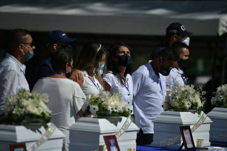 Luego de décadas de incertidumbre, los familiares de las víctimas le dieron el último adiós a sus seres queridos.
