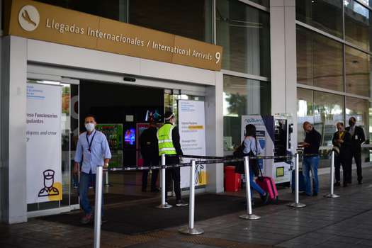 Llegada y salida de pasajeros de esta terminal aérea, durante el segundo pico de la pandemia del Covid-19.