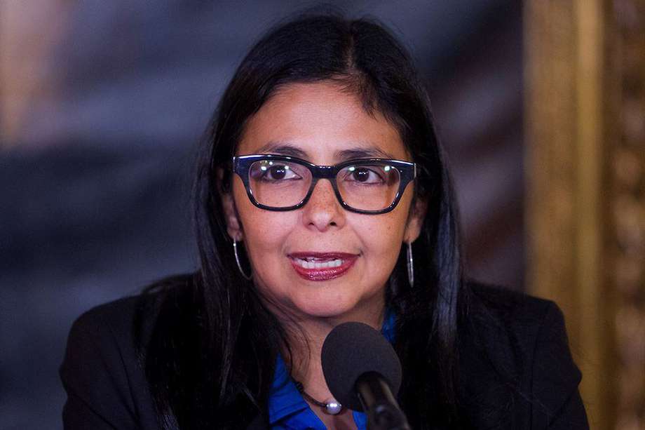 La vicepresidenta de Venezuela, Delcy Rodríguez, acusó al presidente Iván Duque de "xenófobo" por negar la vacuna a los migrantes en condición irregular. / EFE 

