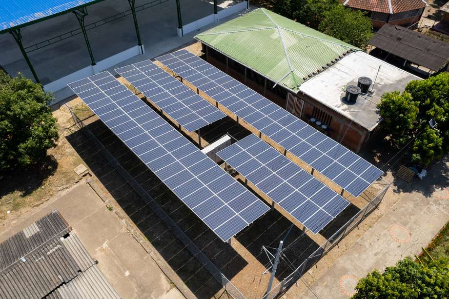 Dos instituciones educativas, la Alcaldía y el pozo de agua subterránea funcionan con la energía que les suministran 137 paneles solares, que fueron instalados en 2018.