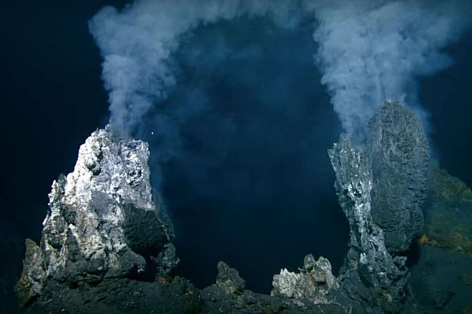 El volcán encontrado en la costa Pacífica de Canadá tiene un aproximado de 1.100 metros de altura.