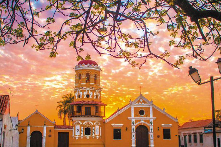 Entre las iglesias coloniales de Mompox, la de Santa Bárbara destaca por su peculiar y preciosa arquitectura. / Cortesía: Luis Alfredo Domínguez Hazbún, guía de Mompox