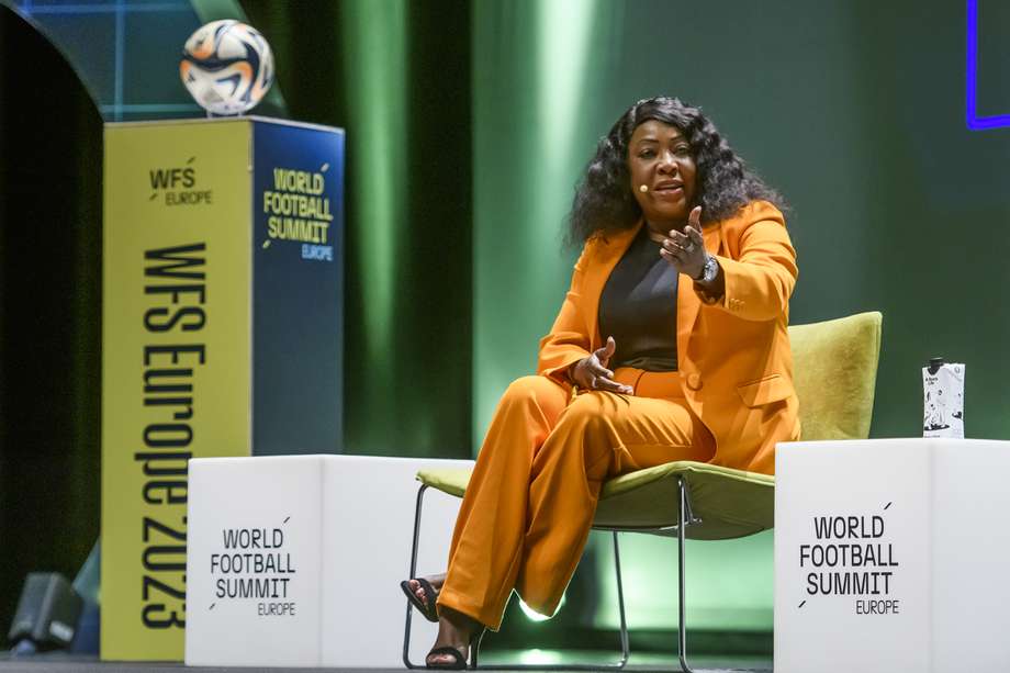  La secretaria general de la FIFA, Fatma Samoura, durante su participación en el Congreso Mundial de Fútbol "World Football Summit 2023" que se celebra este miércoles y jueves en el Palacio de Congresos de Sevilla con la asistencia prevista de más de 2.500 profesionales de la industria futbolística. 
