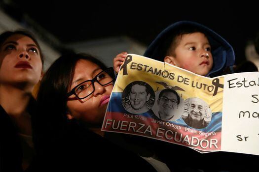 En Ecuador, la sociedad no sale del horror ante la noticia de que, por primera vez, dirá adiós a tres trabajadores de un periódico porque la violencia acabó con sus vidas. / EFE
