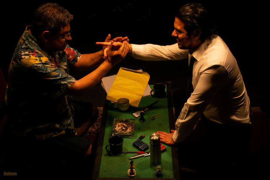 Puesta en escena de la obra “Discretas bestialidades”. En la imagen, a la derecha; Alejandro Aguilar, y a la izquierda, Ricardo Vesga.