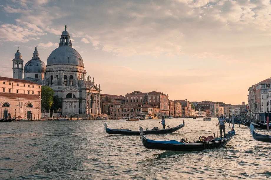 El Ministro de Cultura, Gennaro Sangiuliano, aseguró que Bienal de Arte de Venecia será siempre un espacio de libertad.