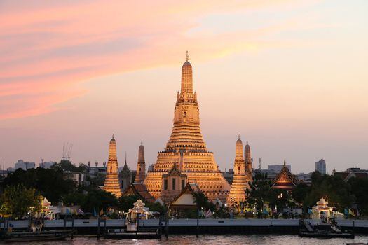 Bangkok llegó a ser la ciudad más visitada del mundo, superando a París y Londres en 2018 por cuarto año consecutivo.