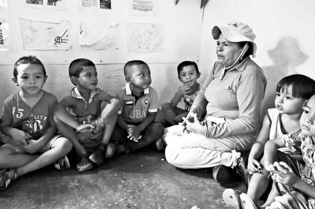 De madres comunitarias a maestras: el anhelo de 69.000 mujeres