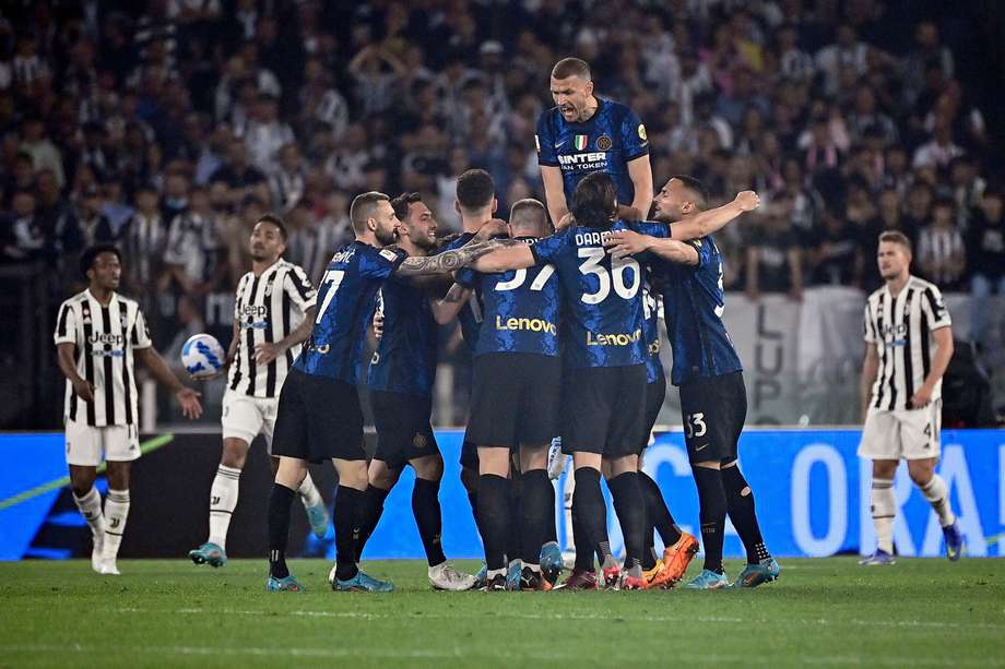 Los jugadores de Inter celebran uno de los goles en la victoria y posterior título de la Copa de Italia contra Juventus.
